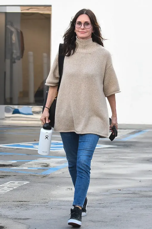 Свитер, который заканчивается на самой широкой части фигуры, нещадно полнит женщину! как выбрать свитер