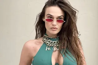 «Я секс-символ эпохи»: Алена Водонаева в дерзком изумрудном комбинезоне с декольте снялась в Египте «Я секс-символ эпохи»: Алена Водонаева в дерзком изумрудном комбинезоне с декольте снялась в Египте