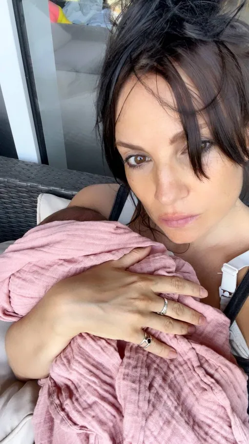 Светлана Светикова опубликовала новое фото с дочерью Луной Светлана Светикова опубликовала новое фото с дочерью Луной