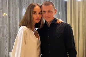 «Я три недели не общалась с мужем»: жена Павла Мамаева откровенно рассказала о ссоре с ним «Я три недели не общалась с мужем»: жена Павла Мамаева откровенно рассказала о ссоре с ним
