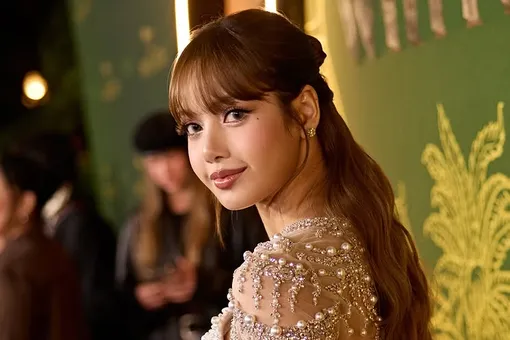 Лиса из BLACKPINK покорила съемочную группу «Белого лотоса» талантом и простотой Лиса из BLACKPINK покорила съемочную группу «Белого лотоса» талантом и простотой