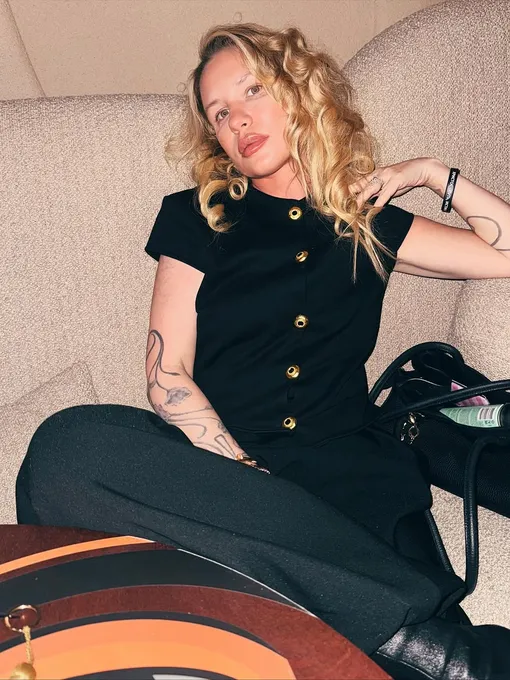 Валерия Гай Германика призвала россиянок спасти погрязшего в долгах Микки Рурка Валерия Гай Германика призвала россиянок спасти погрязшего в долгах Микки Рурка