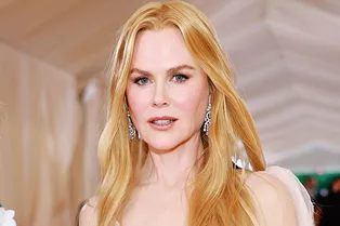 «Волшебный наряд»: Николь Кидман появилась на Met Gala в культовом платье, которое надевала 19 лет назад «Волшебный наряд»: Николь Кидман появилась на Met Gala в культовом платье, которое надевала 19 лет назад
