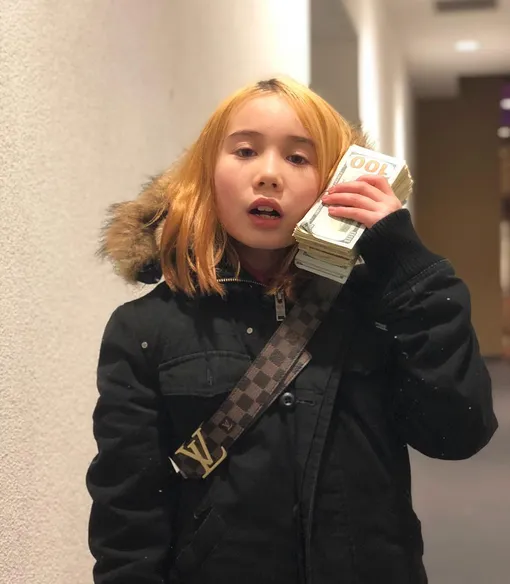 Поклонники Lil Tay считают, что она умерла в результате ДТП Поклонники Lil Tay считают, что она умерла в результате ДТП