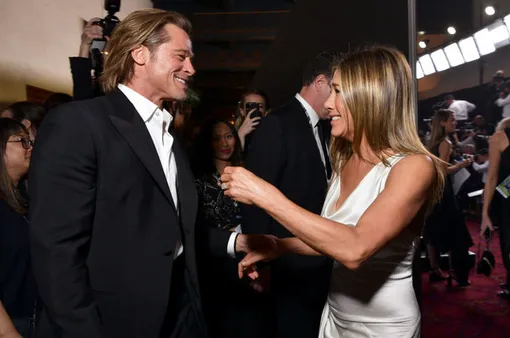 Брэд Питт флиртовал с Дженнифер Энистон на SAG Awards Брэд Питт флиртовал с Дженнифер Энистон на SAG Awards