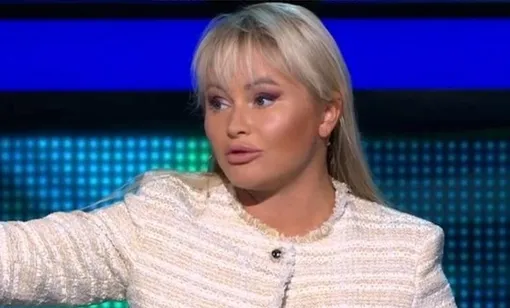 Телеведущая показала другой стоп-кадр из программы, на котором не выглядит неузнаваемо Телеведущая показала другой стоп-кадр из программы, на котором не выглядит неузнаваемо