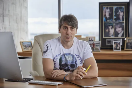 «Портал вдохновения не открывается сам по себе», — Роман Емельянов рассказал о работе над книгой