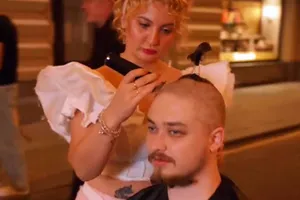 «Странные!»: Наташа Королёва показала видео, как невестка побрила ее сына налысо «Странные!»: Наташа Королёва показала видео, как невестка побрила ее сына налысо