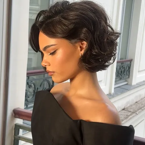 Ариана делится не только классной эстетикой в соцсетях, но и необычными макияжами