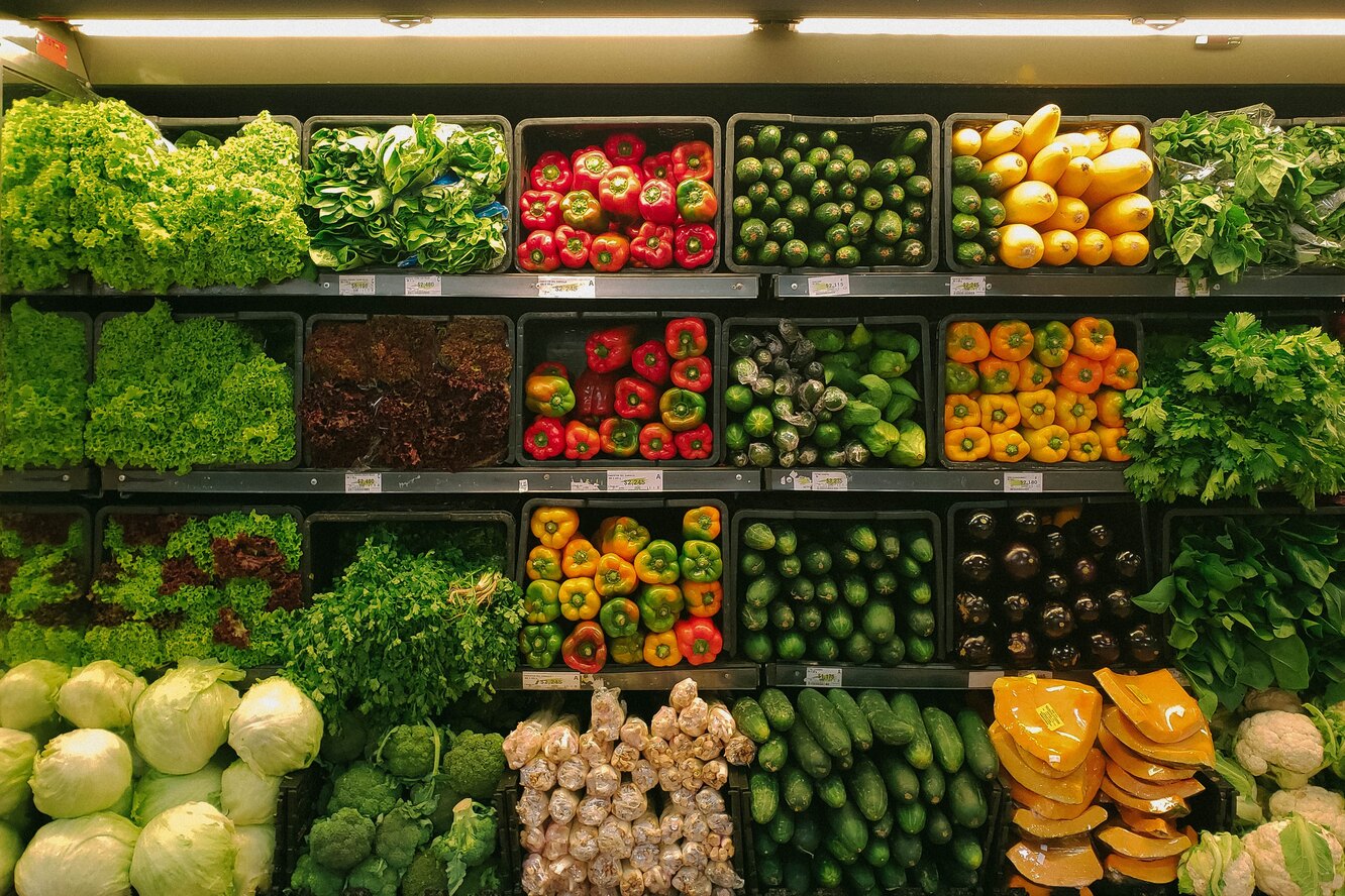 Овощи в продуктовом магазине. Овощи в продуктовом магазине