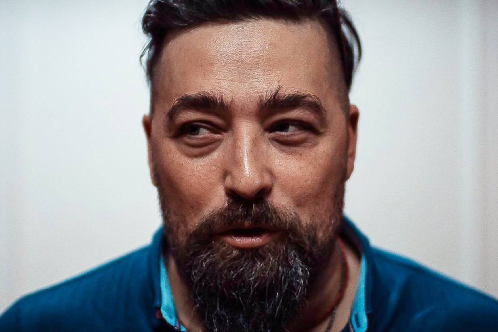 «Потерял много крови»: подробности смерти 48-летнего режиссера комедии «Каникулы президента» Ильи Шерстобитова