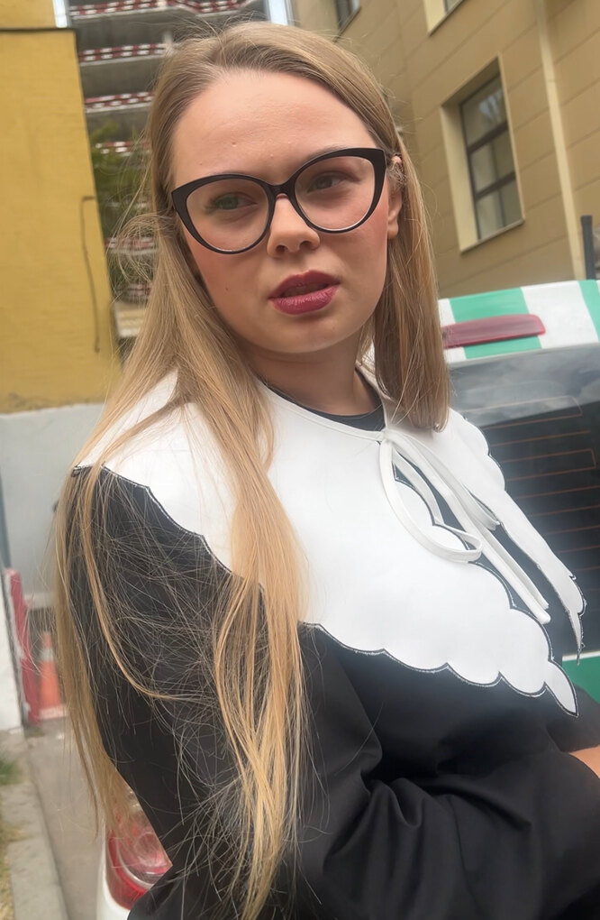 Ayol mashinada jinsiy aloqada boladi Jinsiy aloqa va kokrak onlayn videolar