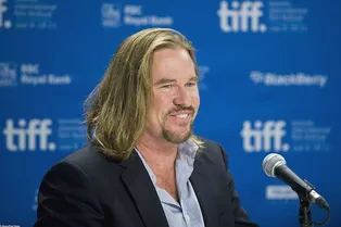 Вэл Килмер впервые рассказал о борьбе с раком горла Вэл Килмер впервые рассказал о борьбе с раком горла