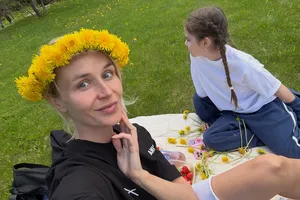 «Наш пикник»: Полина Гагарина устроила умилительную фотосессию с дочерью на природе «Наш пикник»: Полина Гагарина устроила умилительную фотосессию с дочерью на природе