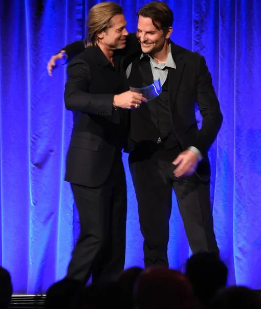 Брэдли намеренно приехал на церемонии, чтобы наградить Брэда