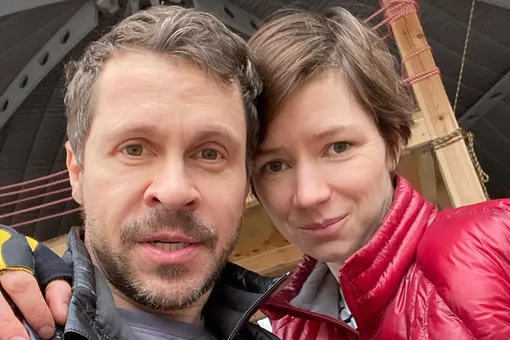 «Зачали дочь на первом свидании»: Павел Деревянко о свободных отношениях с женой «Зачали дочь на первом свидании»: Павел Деревянко о свободных отношениях с женой