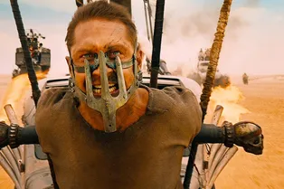 Вышел новый трейлер боевика «Безумный Макс: Дорога ярости» с Томом Харди Вышел новый трейлер боевика «Безумный Макс: Дорога ярости» с Томом Харди