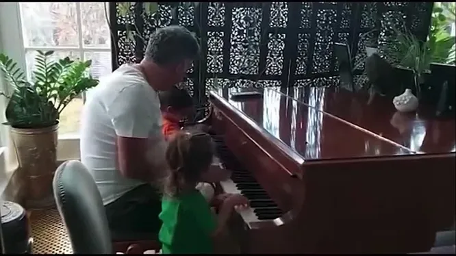 Нажми и смотри