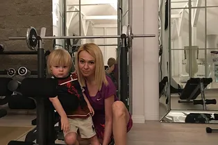 Яна Рудковская показала милое видео с трехлетним сыном на беговой дорожке Яна Рудковская показала милое видео с трехлетним сыном на беговой дорожке