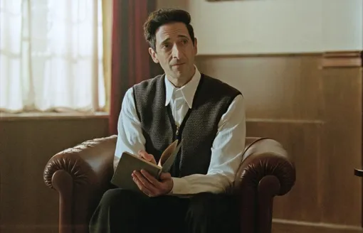 Эдриан Броуди в фильме «Бруталист»