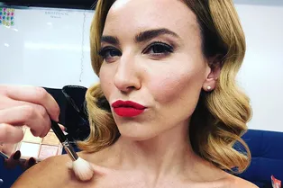 Юлия Александрова похвасталась стройной фигурой в купальнике на яхте в Австралии