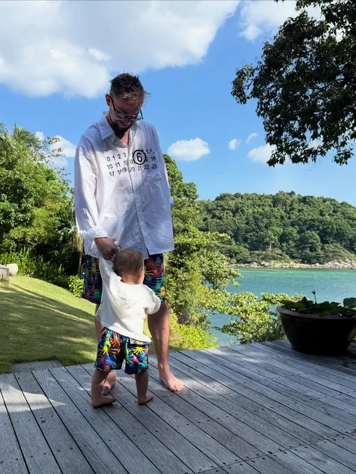 Александр Петров с сыном в Таиланде