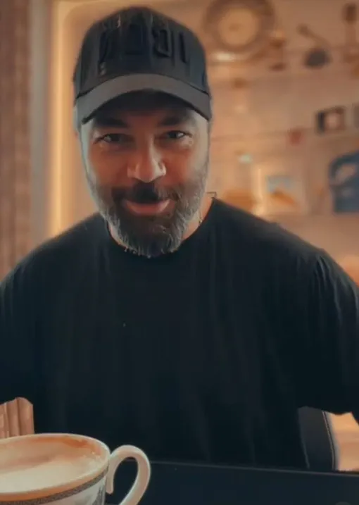 Алексей Чумаков вышел в прямой эфир и ответил на вопросы