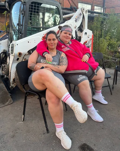 Латексте семіз әйелдермен порно