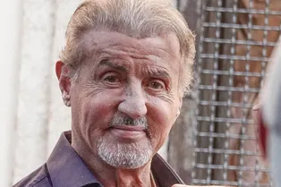 Романтичная прогулка по вечному городу: Сильвестр Сталлоне с женой и дочерьми приехал в Рим на съемки реалити-шоу Романтичная прогулка по вечному городу: Сильвестр Сталлоне с женой и дочерьми приехал в Рим на съемки реалити-шоу