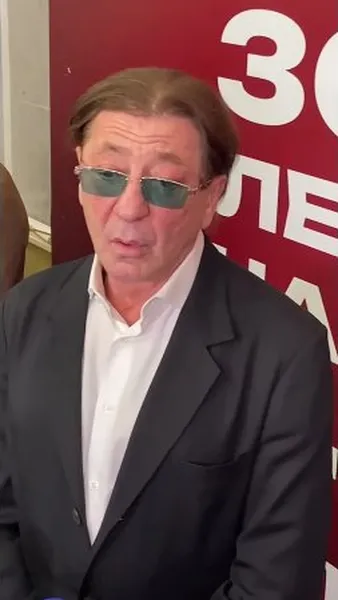 Нажми и смотри