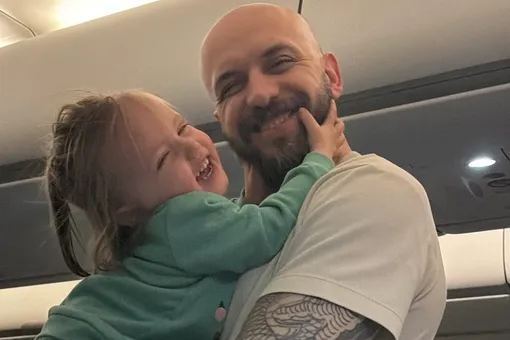 «Сегодня день рождения Эльзы! Ей исполняется 2 года!»: рэпер ST показал трогательные фото с младшей дочерью «Сегодня день рождения Эльзы! Ей исполняется 2 года!»: рэпер ST показал трогательные фото с младшей дочерью