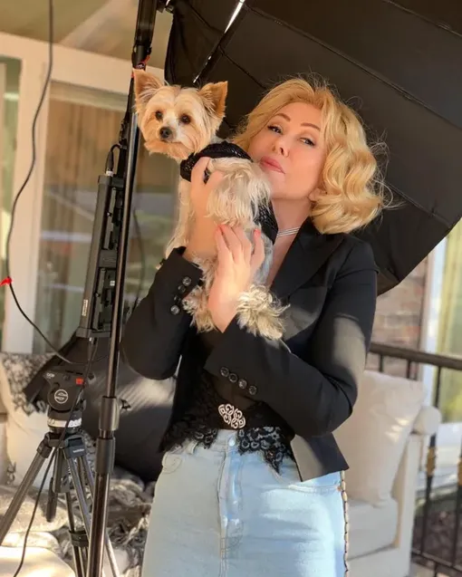 Любовь Успенская поссорилась со стюардессой из-за своей собаки