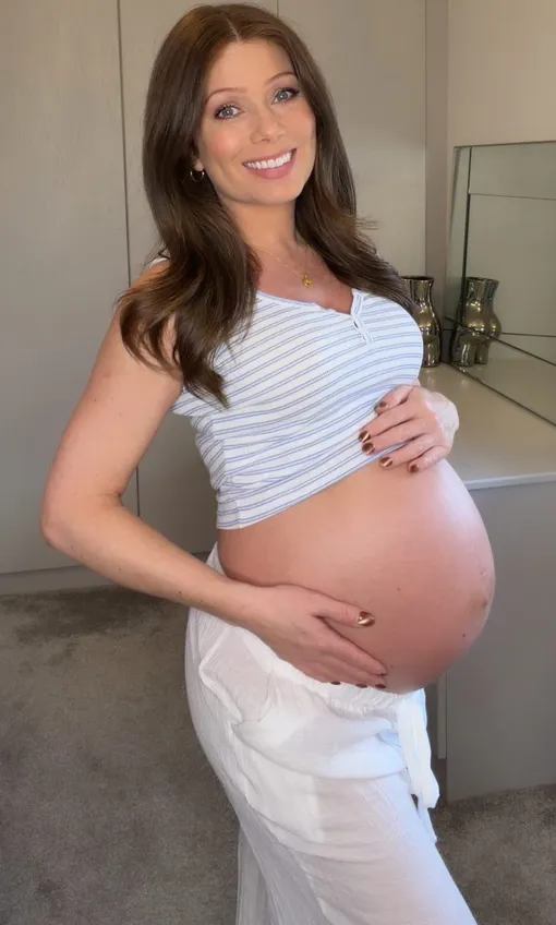 Никки Сандерсон не скрывала беременность