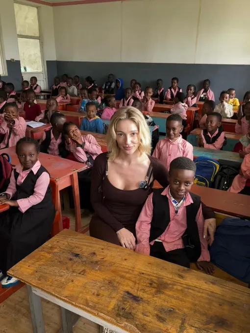 Настя Ивлеева с эфиопскими детьми