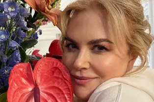 Николь Кидман после разрыва с мужем сняли в обнимку с дочками во время фейерверка в Австралии