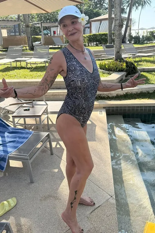 Ирина Хакамада показала редкий пляжный снимок