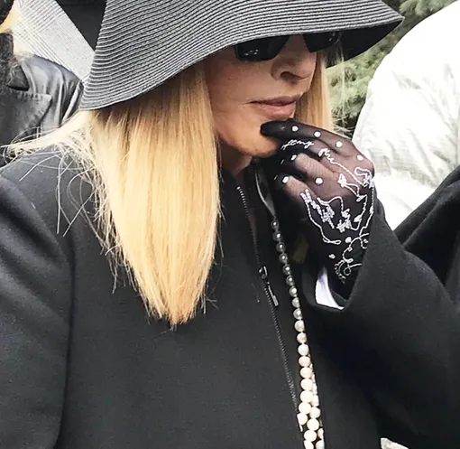 Алла Пугачева на похоронах Валентина Юдащкина