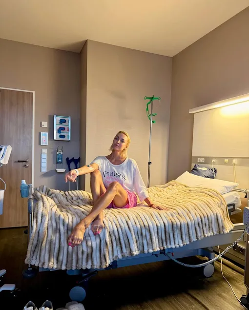 Заслуженная артистка перенесла сложную операцию по замене сустава