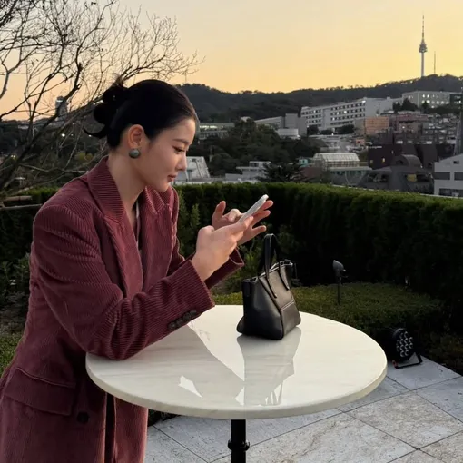 Актриса известна ролями в дорамах «Проклятие: Месть Кумихо» и «Уборка со страстью»