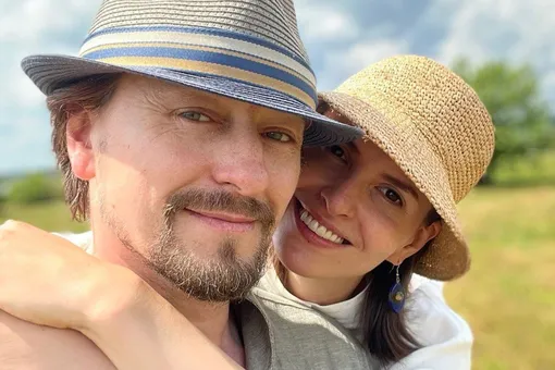 Сергей Безруков снялся в объятиях жены Анны Матисон в день ее рождения