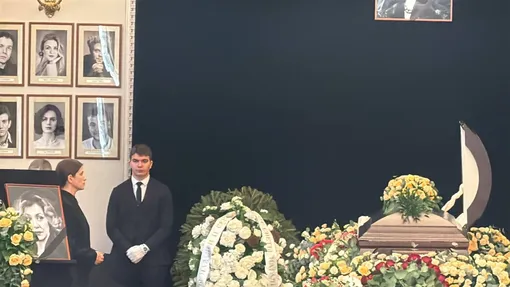 Гроб с телом Ольги Чиповской установили на сцене театра Гроб с телом Ольги Чиповской установили на сцене театра