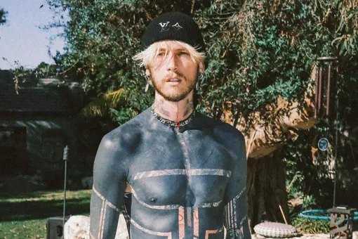 «Я не мог спать, мне стало плохо»: бывший жених Меган Фокс рассказал о жутких побочных эффектах татуировки на весь торс «Я не мог спать, мне стало плохо»: бывший жених Меган Фокс рассказал о жутких побочных эффектах татуировки на весь торс