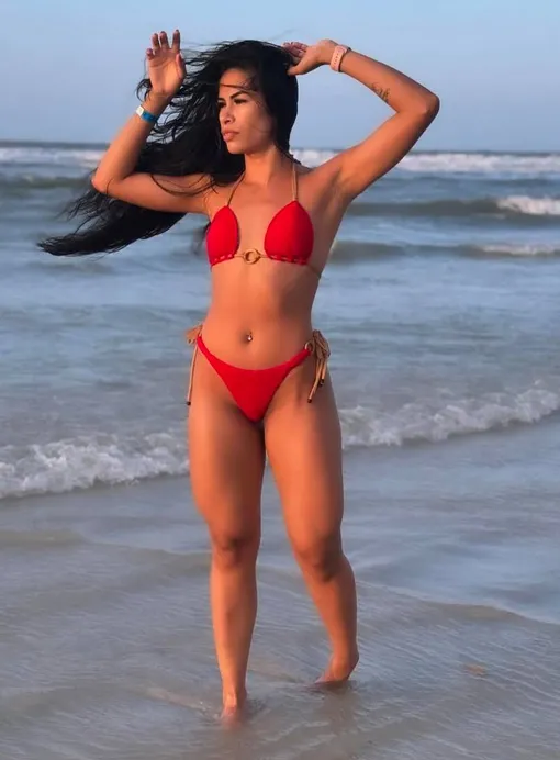 Деплея Алвес была успешной моделью