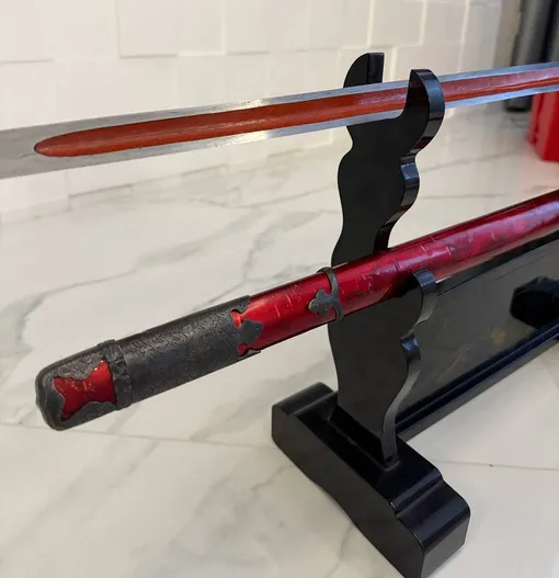 Алина Загитовой показала крупным планом подаренную ей реликвию Алина Загитовой показала крупным планом подаренную ей реликвию