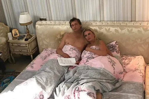 Анна Семенович показала постельный кадр с Александром Домогаровым Анна Семенович показала постельный кадр с Александром Домогаровым
