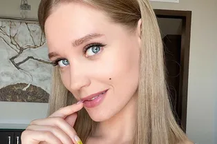 «Бедра сексуально смотрятся»: Кристина Асмус игриво позировала в дерзком наряде «Бедра сексуально смотрятся»: Кристина Асмус игриво позировала в дерзком наряде