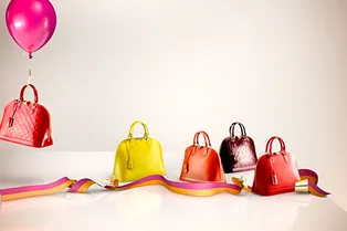 Louis Vuitton представил праздничный ролик Louis Vuitton представил праздничный ролик