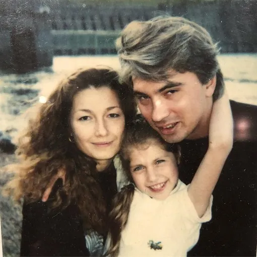 Мария с матерью и приемным отцом Мария с матерью и приемным отцом