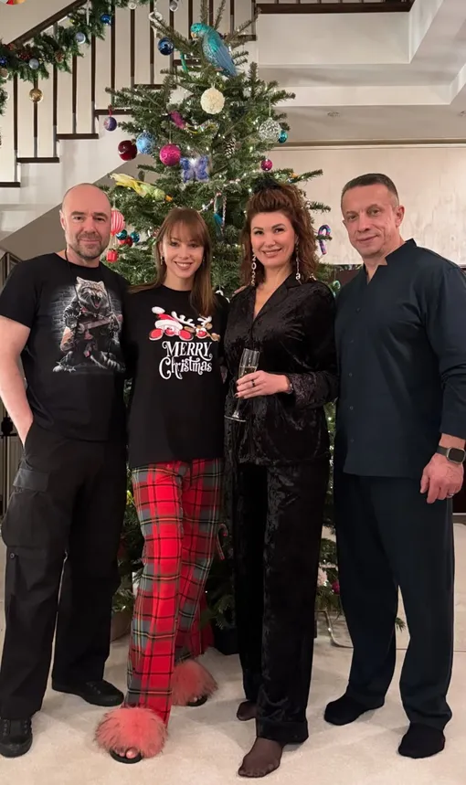 Роман Товстик и Полина Диброва устроили пижамную вечеринку