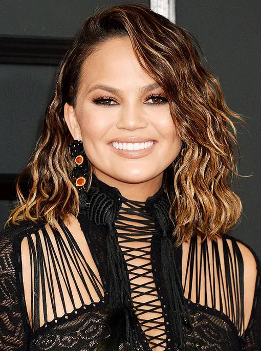 Объемные фактурные локоны будят фантазии у мужчин, такую гриву они считают сексуальной прической самые сексуальные прически